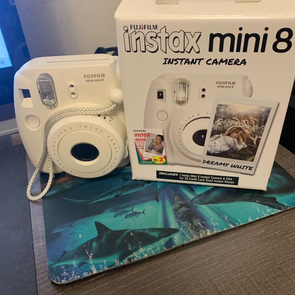 COPY - Polaroid Insta mini 8 camera
